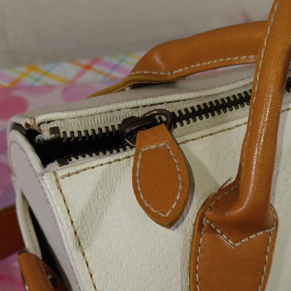 Vintage Esprit Tan and White Satchel with Timeless Design - Picture 8 of 11